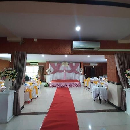 Le Parc Wangnang Hotel Phitsanulok Exteriör bild