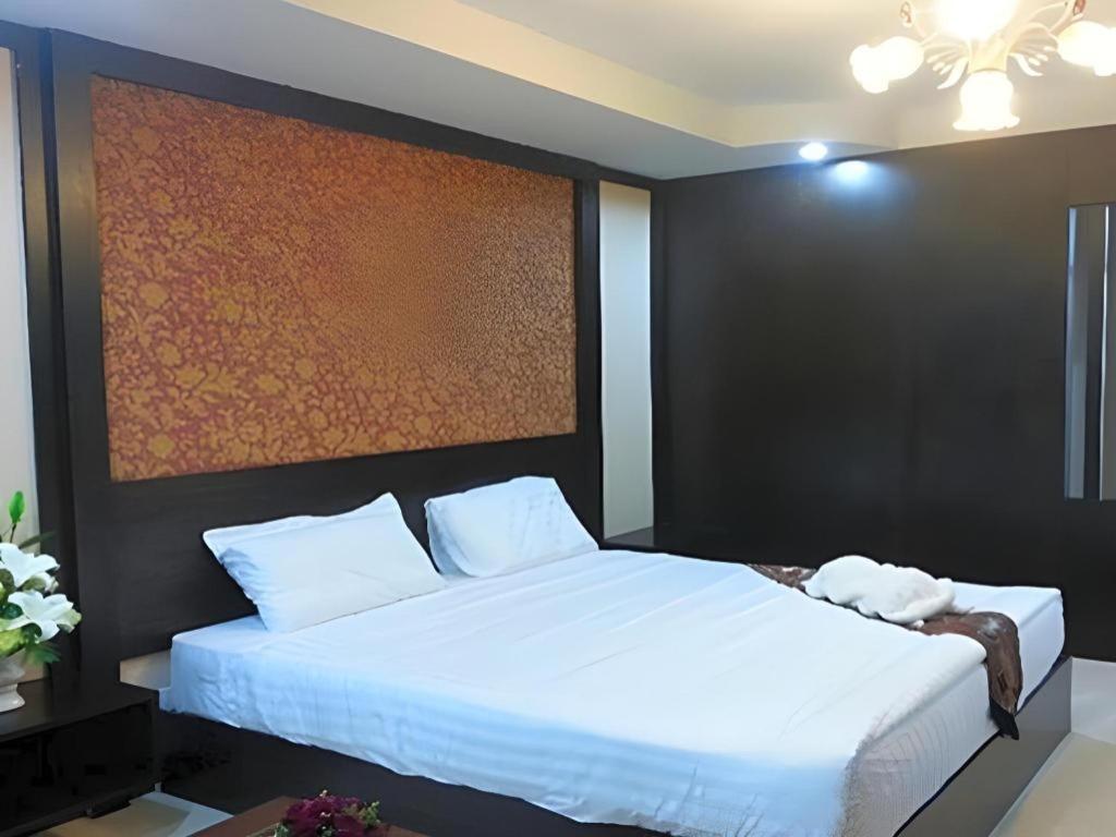 Le Parc Wangnang Hotel Phitsanulok Exteriör bild