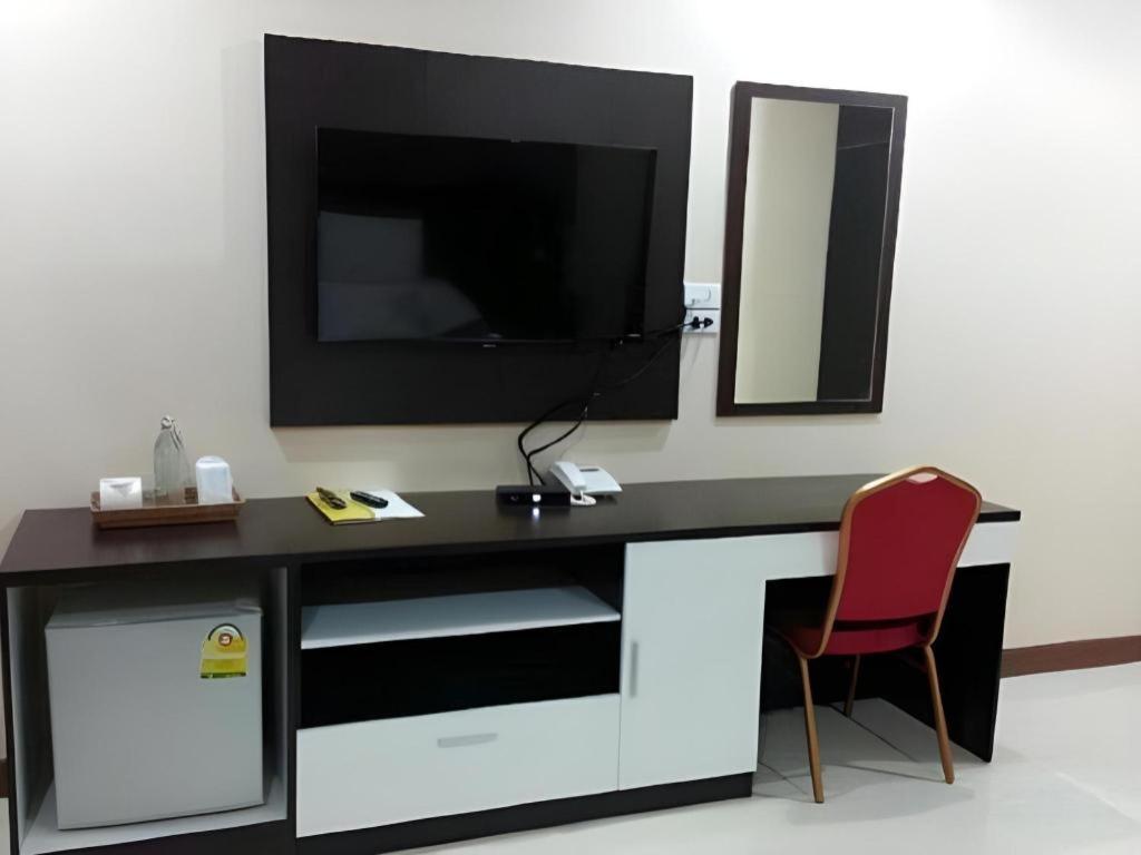 Le Parc Wangnang Hotel Phitsanulok Exteriör bild