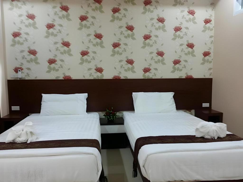 Le Parc Wangnang Hotel Phitsanulok Exteriör bild