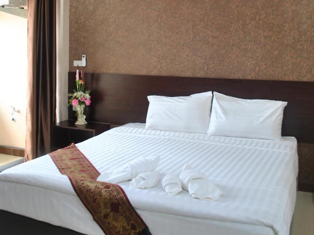 Le Parc Wangnang Hotel Phitsanulok Exteriör bild