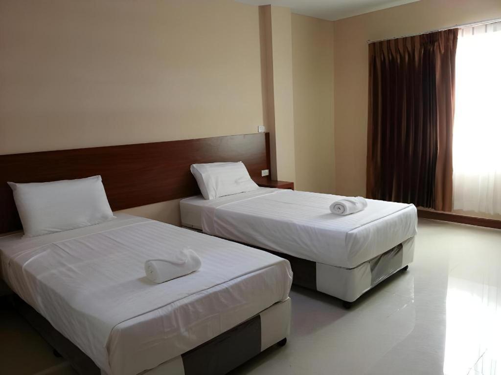 Le Parc Wangnang Hotel Phitsanulok Exteriör bild