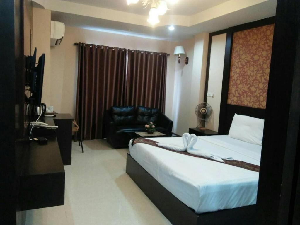 Le Parc Wangnang Hotel Phitsanulok Exteriör bild