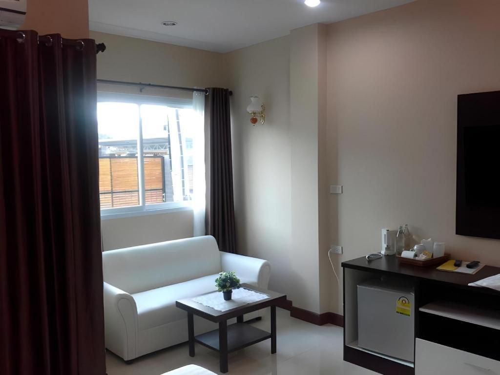Le Parc Wangnang Hotel Phitsanulok Exteriör bild