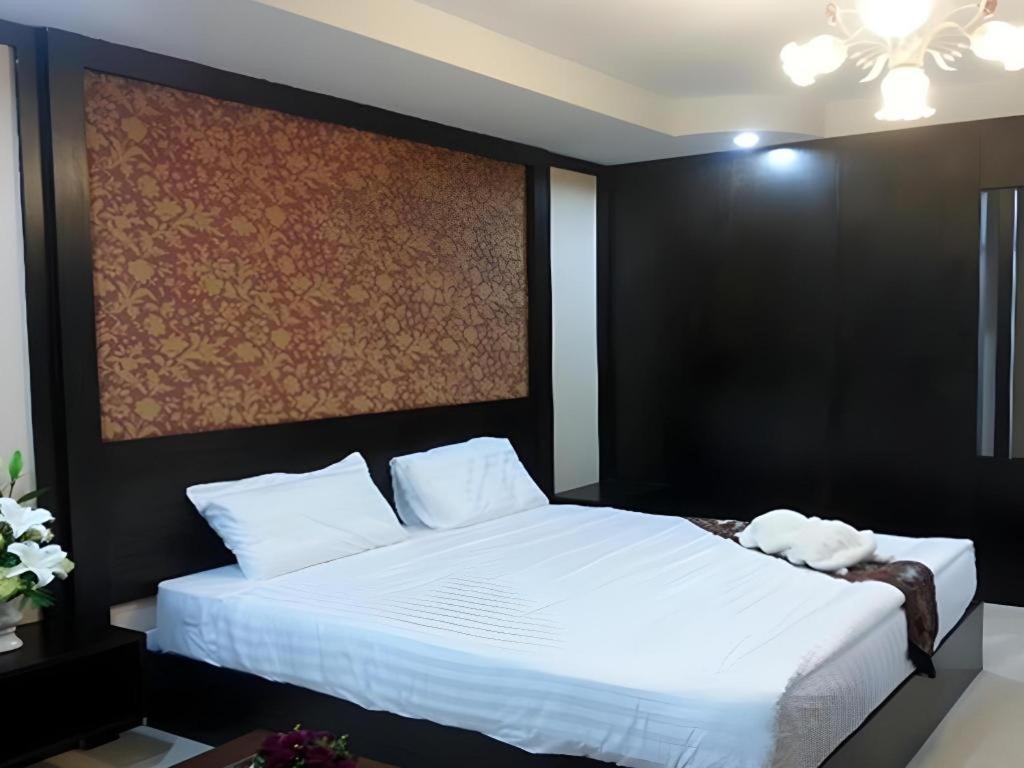 Le Parc Wangnang Hotel Phitsanulok Exteriör bild