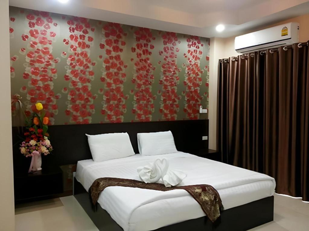 Le Parc Wangnang Hotel Phitsanulok Exteriör bild