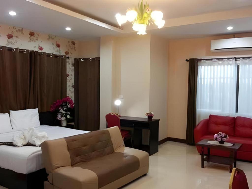 Le Parc Wangnang Hotel Phitsanulok Exteriör bild