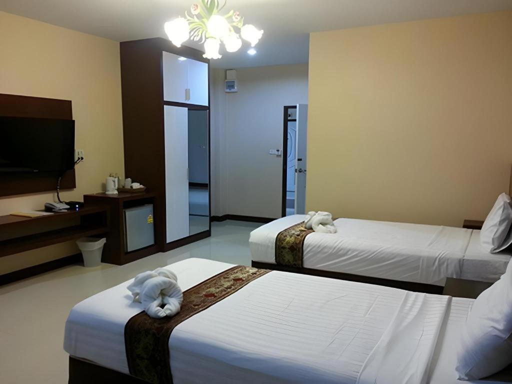 Le Parc Wangnang Hotel Phitsanulok Exteriör bild