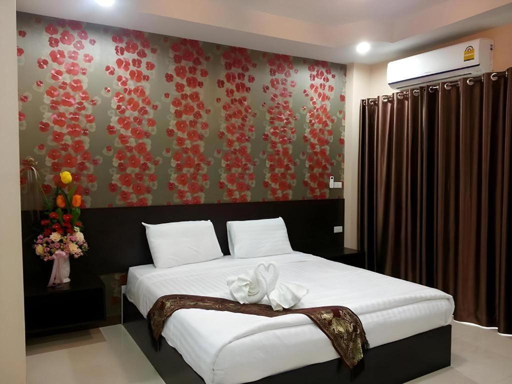 Le Parc Wangnang Hotel Phitsanulok Exteriör bild