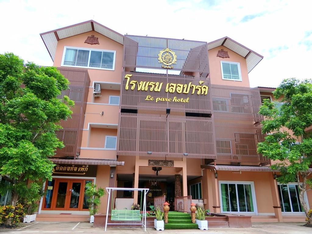 Le Parc Wangnang Hotel Phitsanulok Exteriör bild