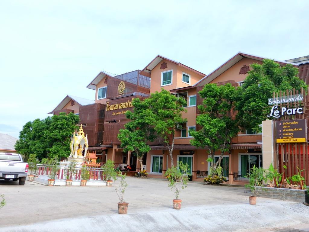 Le Parc Wangnang Hotel Phitsanulok Exteriör bild