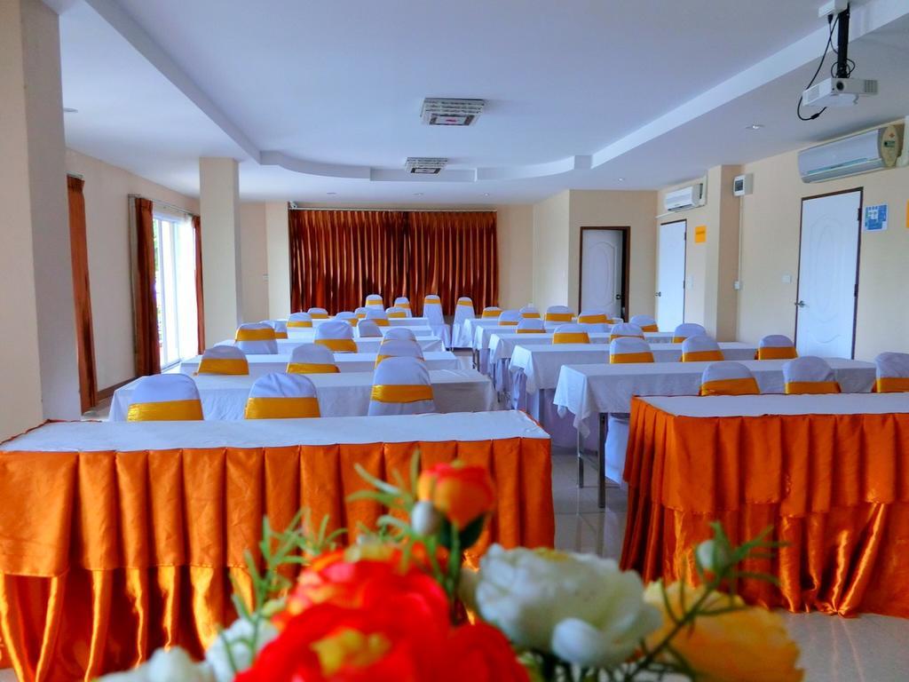 Le Parc Wangnang Hotel Phitsanulok Exteriör bild